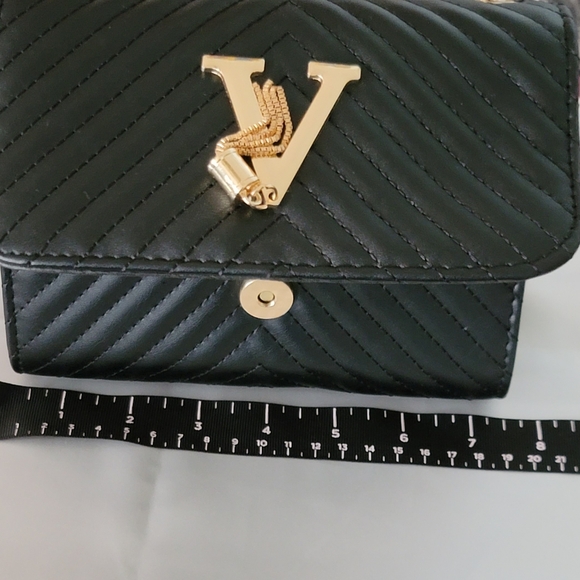 I ▪︎ T Crossbody bag  . - Picture 5 of 10